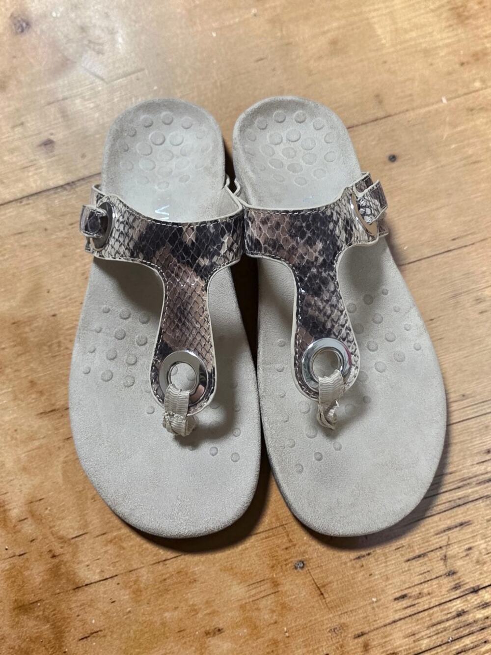 Vionic Lana Women’s Size 7 Snake Print Thong Sandals Orthotic Comfort Brown